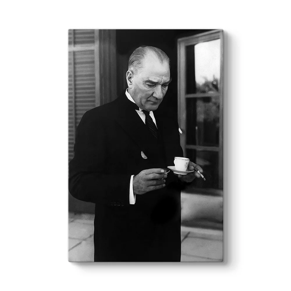 Atatürk Türk Kahvesi İçerken Kanvas Tablo